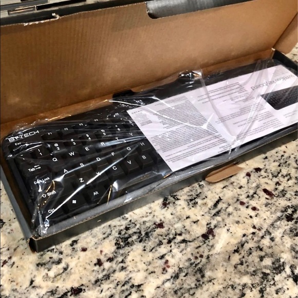 Bytech Wireless Keyboard - Picture 7 of 8